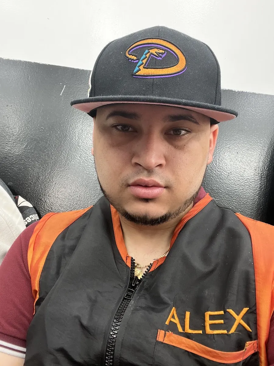 Alex Vip Barber Shop, hair salon at 1571 Lexington Avenue in Queens, New York