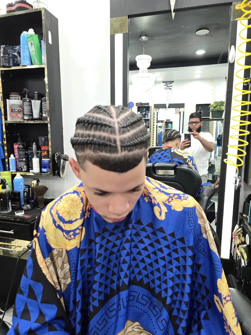 Aneudis Barber Shop & Salon, hair salon at 4126A Broadway in Manhattan, New York