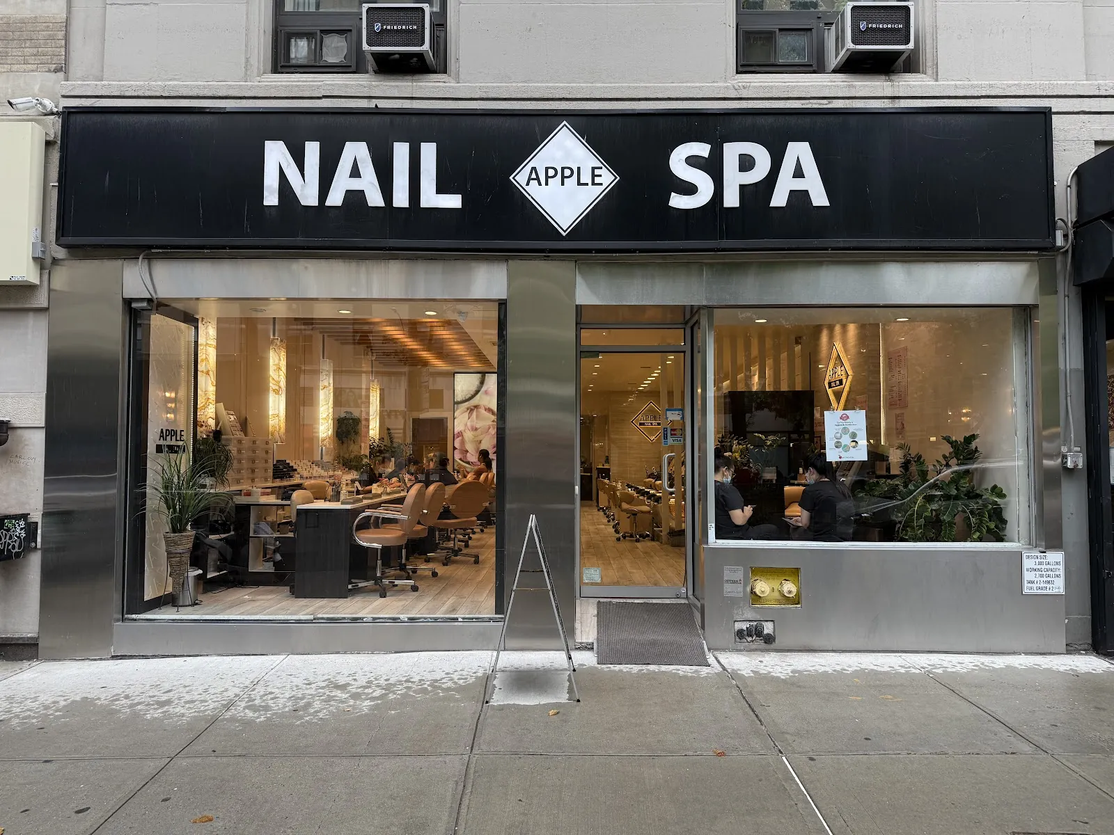 Apple Nail Spa, beauty salon at 2389 Broadway in Manhattan, New York