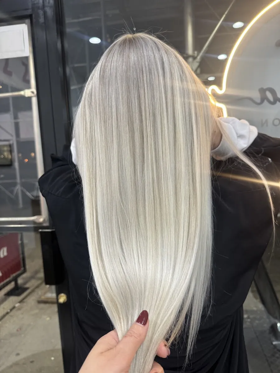 Ardona Beauty Salon, beauty salon at 2578 Broadway in Manhattan, New York