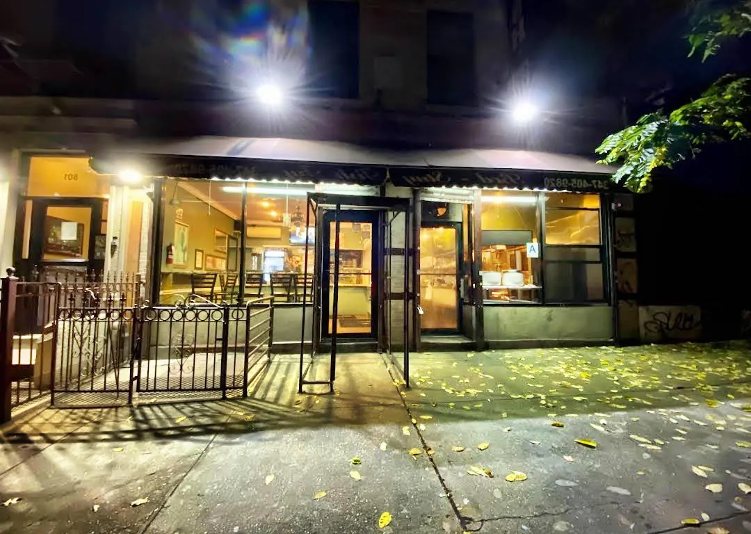 Bed-Stuy Fish Fry, italian kitchen at 801 Halsey Street in Brooklyn, New York