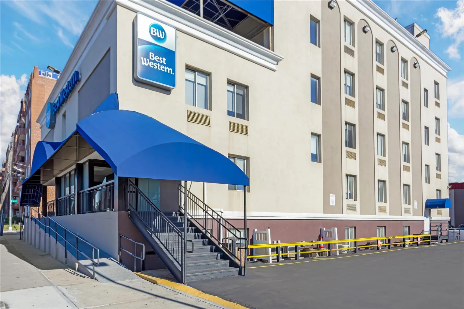 Best Western Jamaica Inn, hotel at 87-07 Van Wyck Expressway in Queens, New York