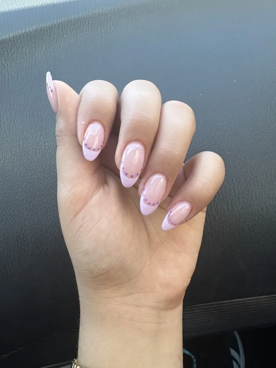 Bin Bin's Nails, beauty salon at 28-61 Steinway Street in Queens, New York
