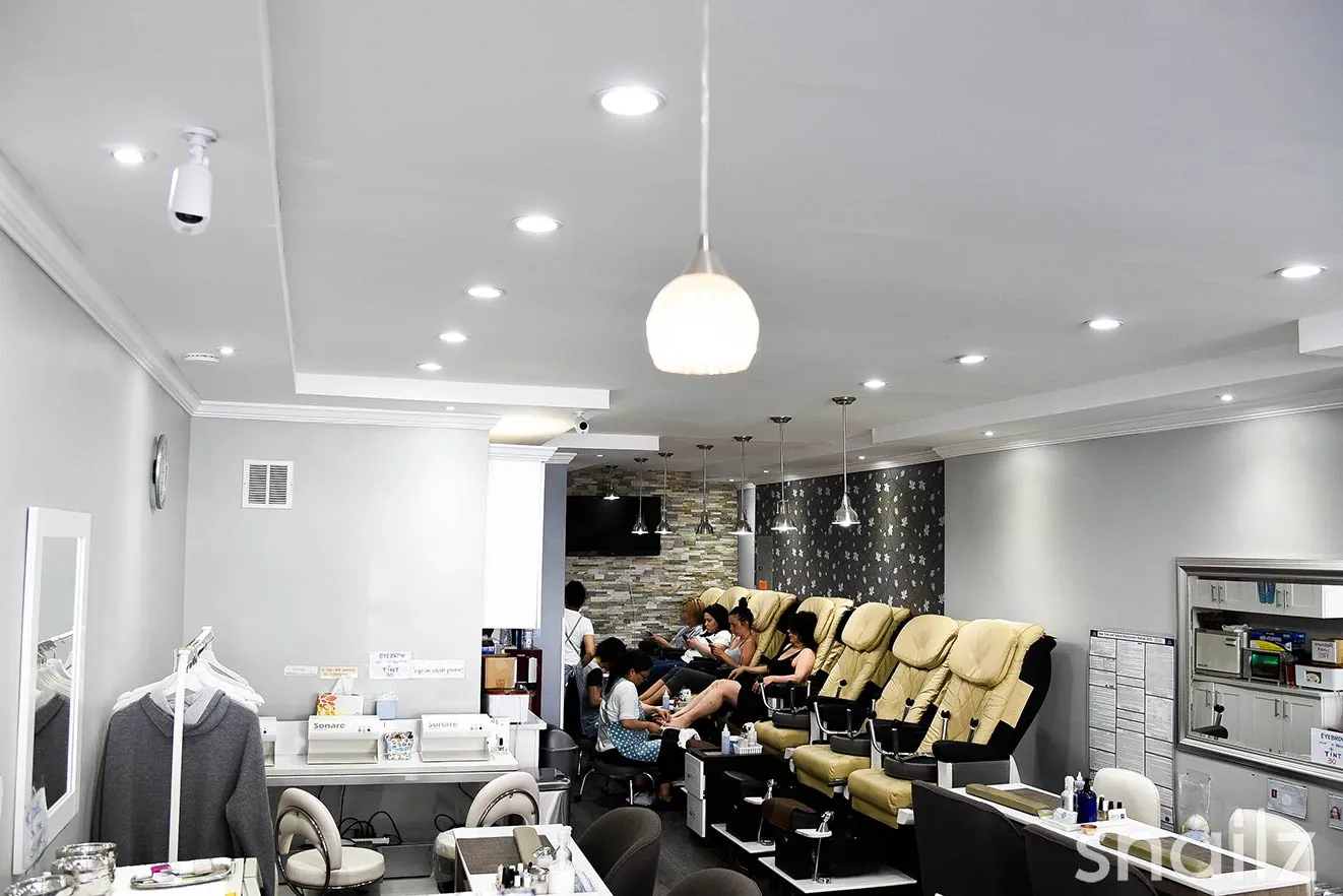 Breeze Nail + Spa, beauty salon at 62 2nd Avenue in Manhattan, New York