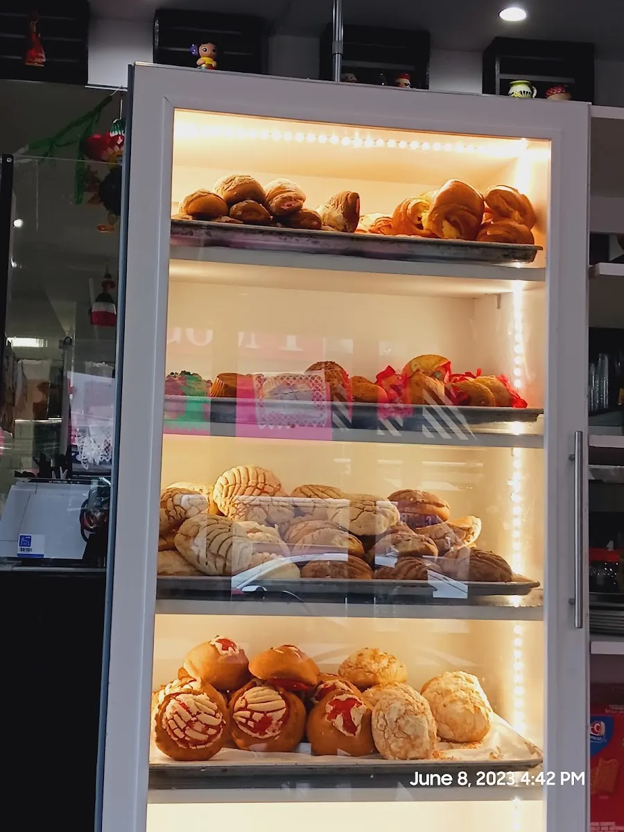 Cafe De Ola, bakery at 38-07 Broadway in Queens, New York