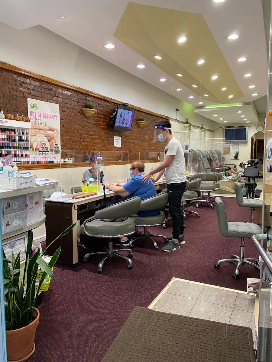 Classic Nail & Spa, beauty salon at 1501 1st Avenue in Manhattan, New York