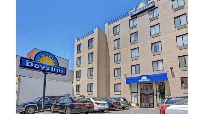 Days Inn, hotel at 437 39th Street in Brooklyn, New York