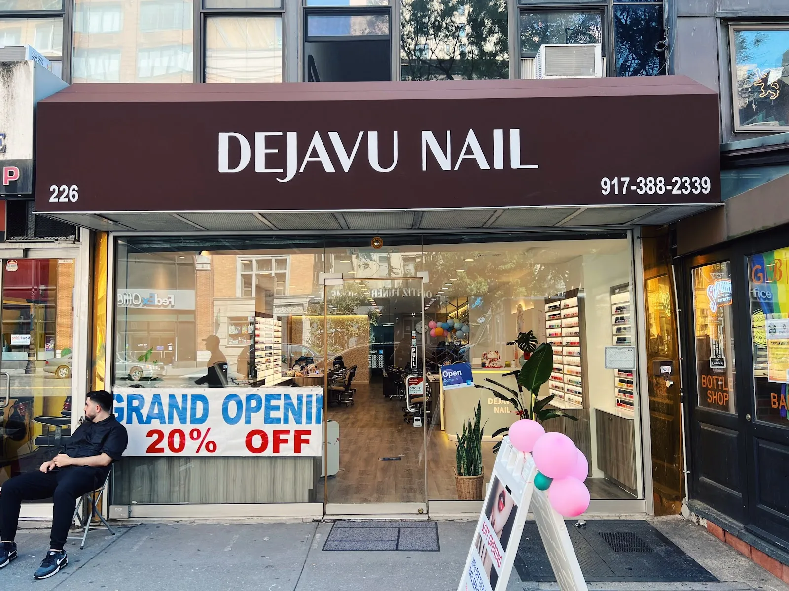 Dejavu Nail, beauty salon at 226 West 72nd Street in Manhattan, New York