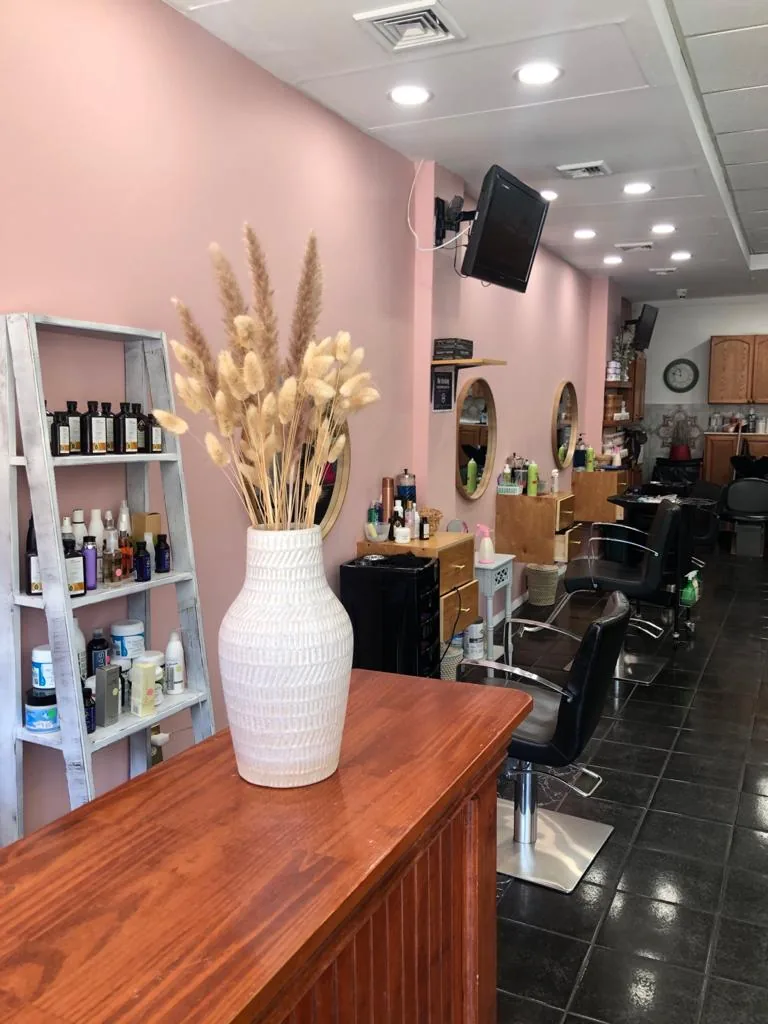 Della's Beauty Salon