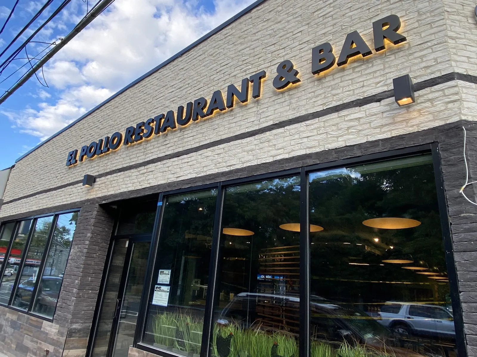 El Pollo Restaurant & Bar, caribbean kitchen at 560 Richmond Road in Staten Island, New York