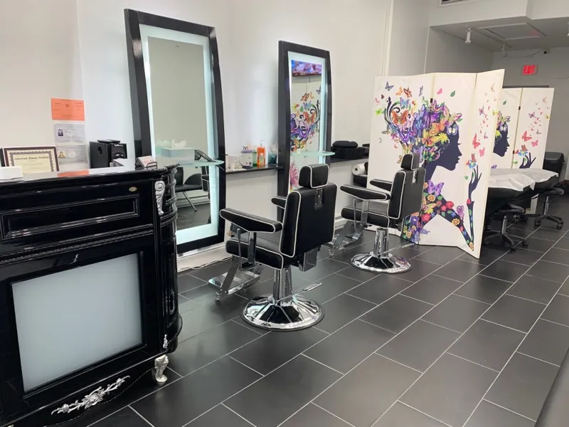 Eyelash Studio, beauty salon at 2580 Broadway in Manhattan, New York