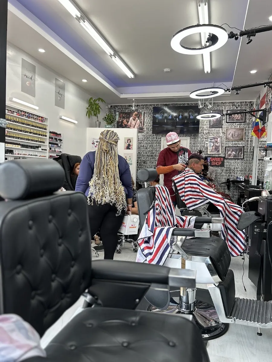 Hair Extreme, hair salon at 76-13 Broadway in Queens, New York