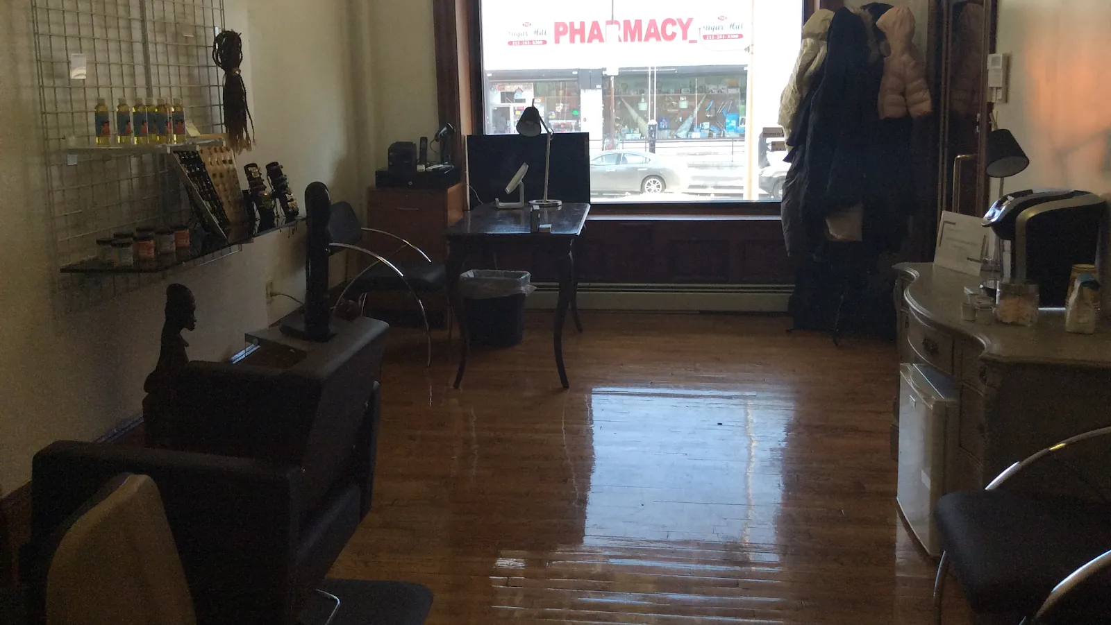 Harlem Natural Hair Salon, hair salon at 751 Saint Nicholas Avenue in Manhattan, New York