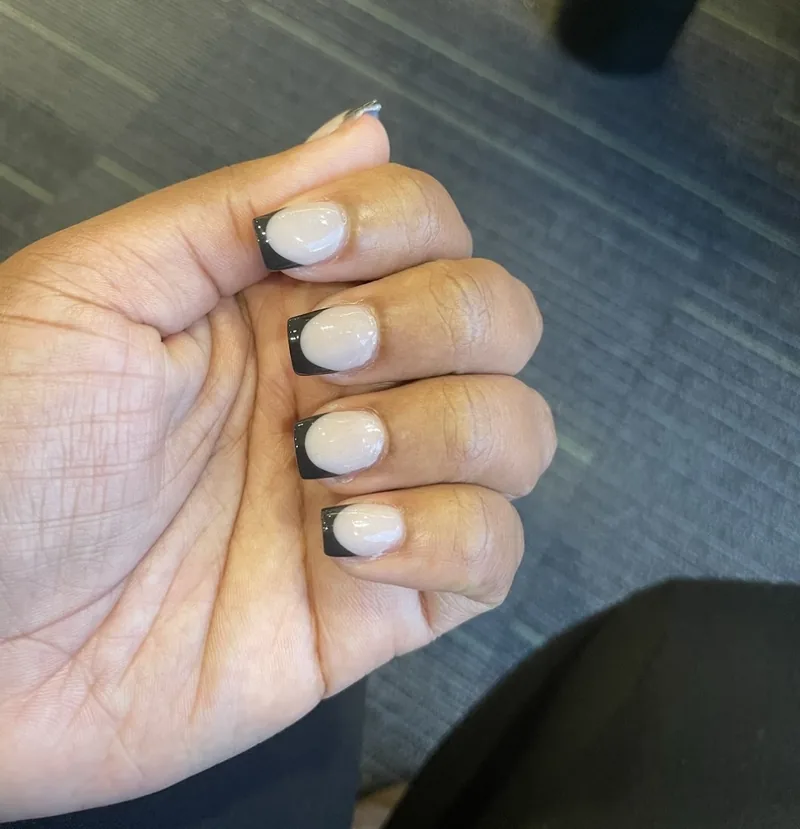 Hot Nail Salon