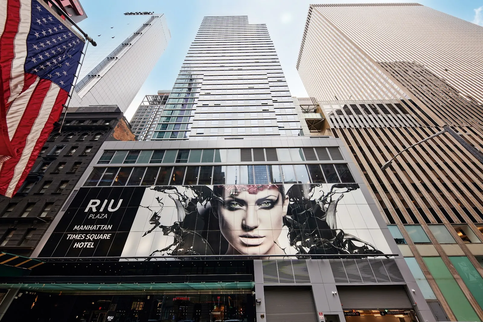 Hotel Riu Plaza Manhattan Times Square, hotel at 145 West 47th Street in Manhattan, New York
