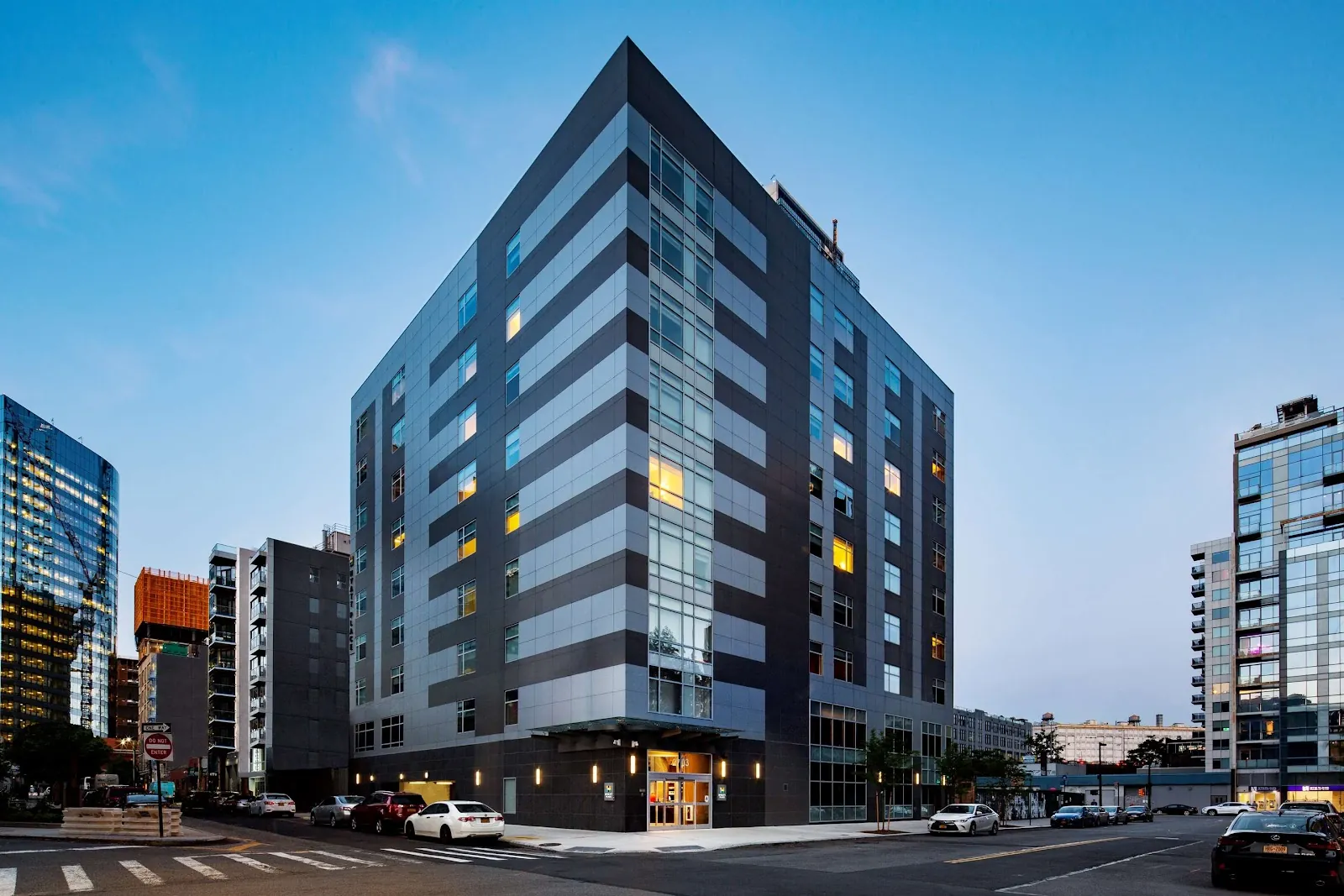 Hyatt Place, hotel at 27-03 43rd Avenue in Queens, New York