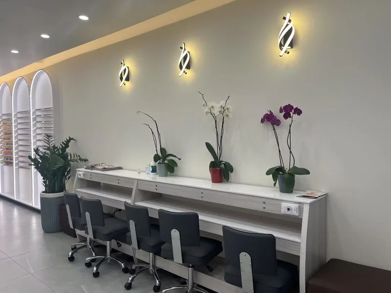 Issa, beauty salon at 1316 2nd Avenue in Manhattan, New York
