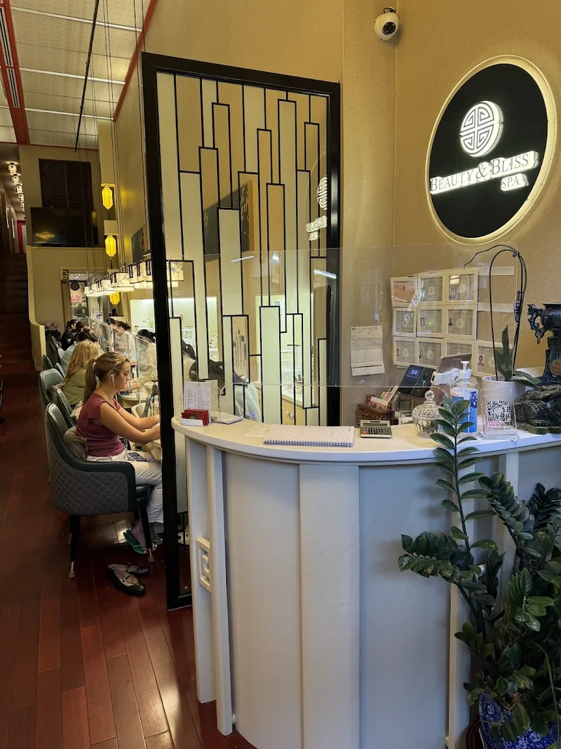 Jade Nails & Spa, beauty salon at 2573 Broadway in Manhattan, New York