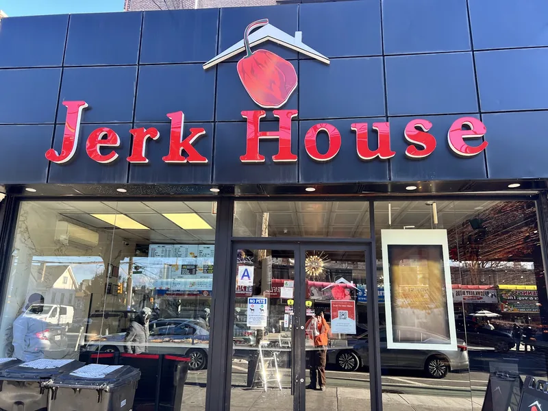JERK HOUSE CARIBBEAN RESTAURANT, caribbean kitchen at 4246 White Plains Road in The Bronx, New York