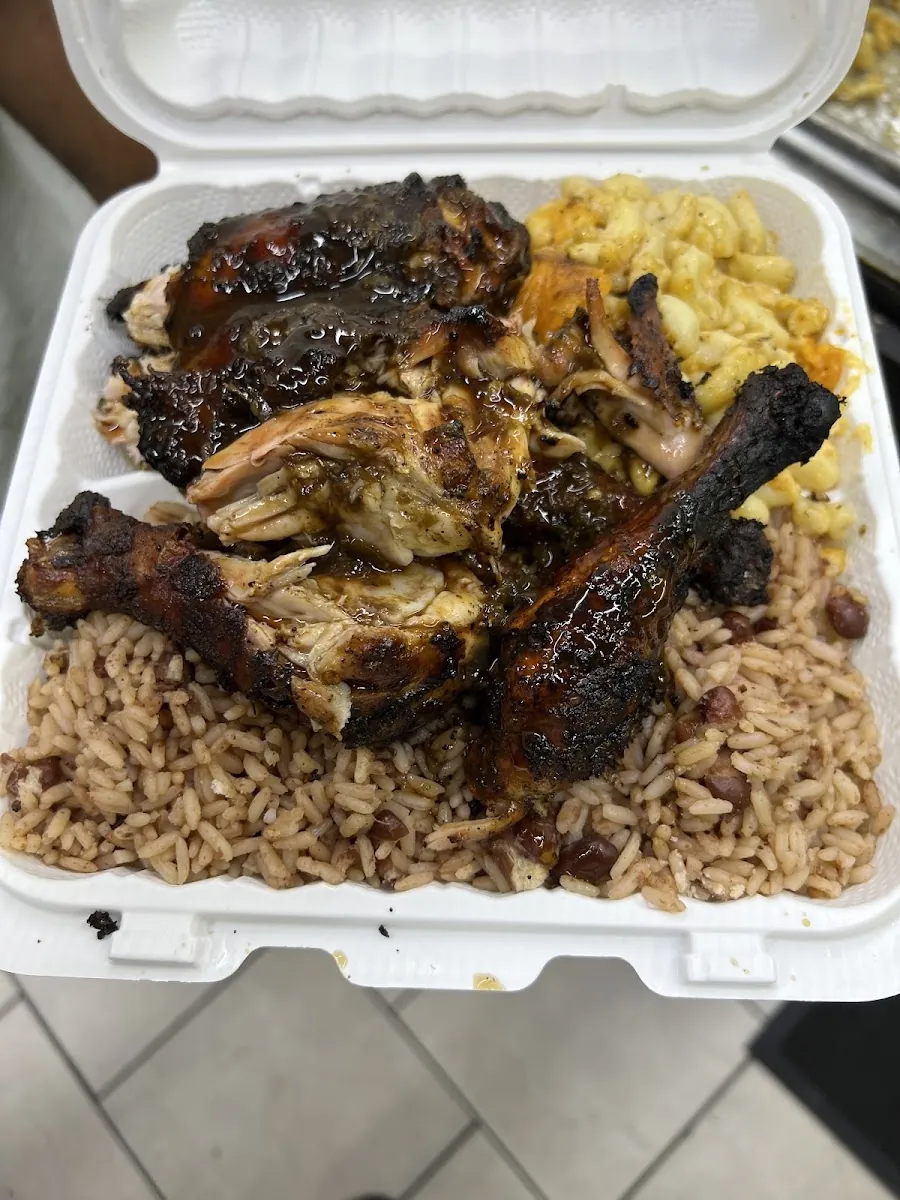 Jigga´s Jerk Spot, caribbean kitchen at 56 Livonia Avenue in Brooklyn, New York