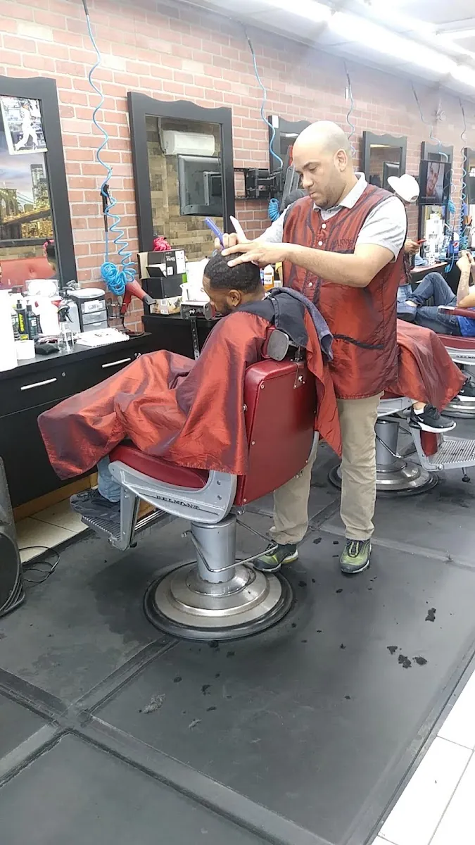 Jose Luis Barber Shop, hair salon at 42-05 102nd Street in Queens, New York