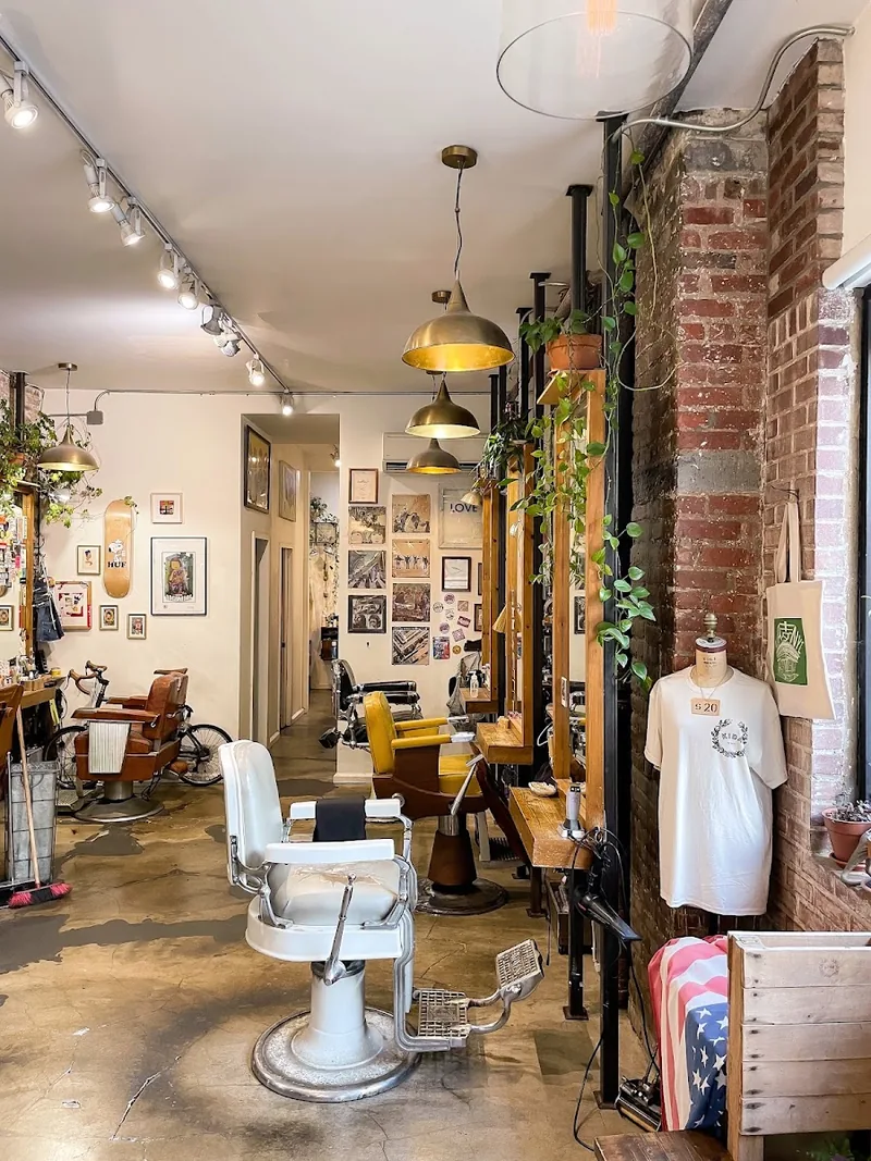 Kida NYC, hair salon at 369 Broome Street in Manhattan, New York
