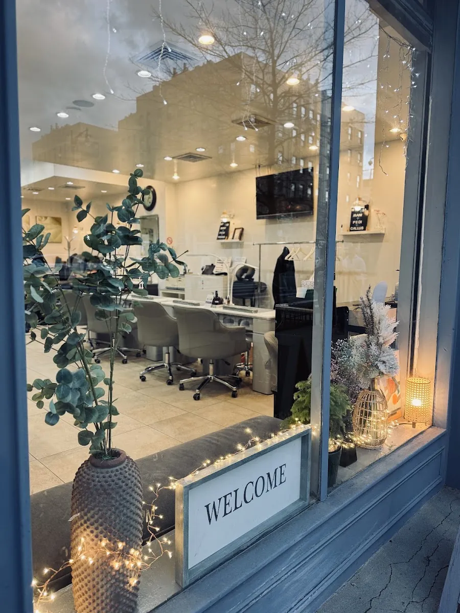 L L Nail & Spa, beauty salon at 160 Atlantic Avenue in Brooklyn, New York