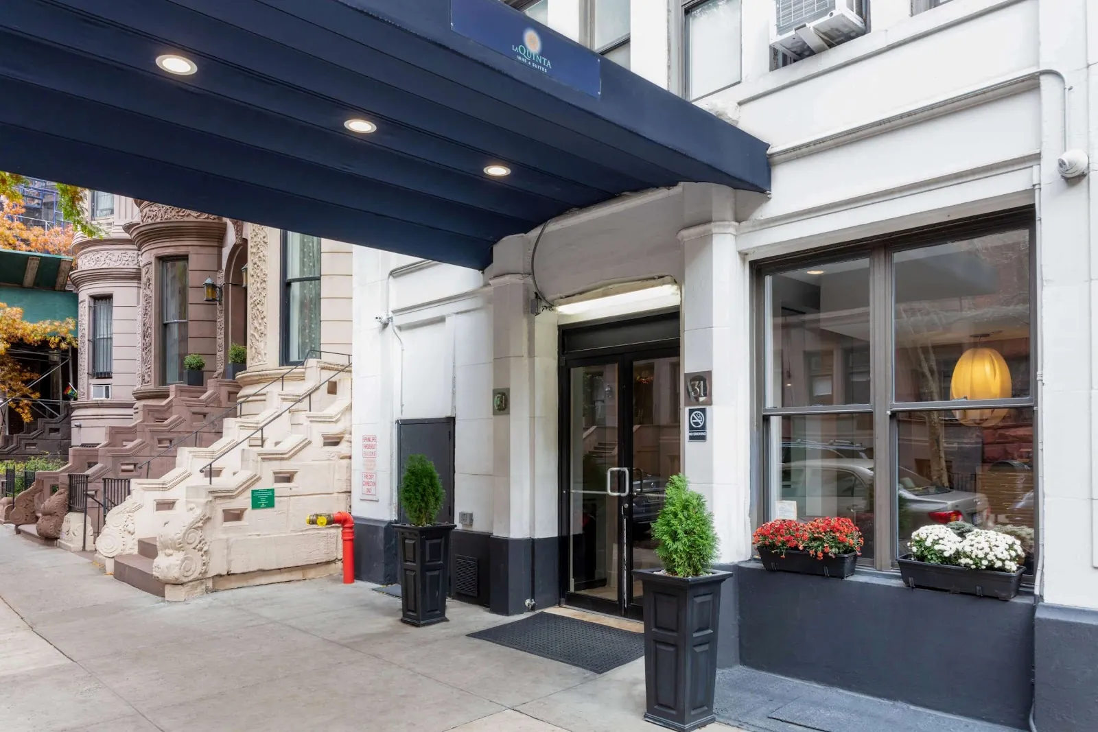 La Quinta Inn, hotel at 31 West 71st Street in Manhattan, New York