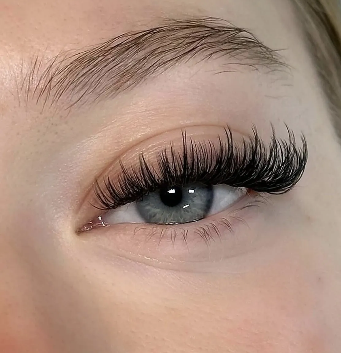 Lash Out Bar, hair salon at 31-88 38th Street in Queens, New York