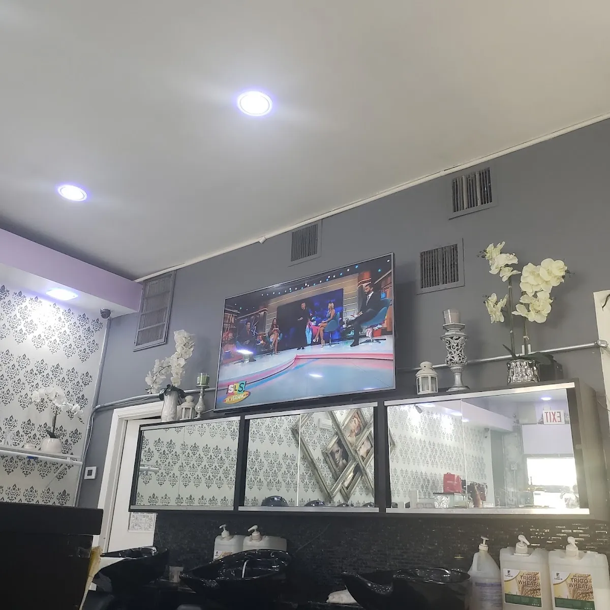 Leydy's Beauty Salon, beauty salon at 110-30 Farmers Boulevard in Queens, New York