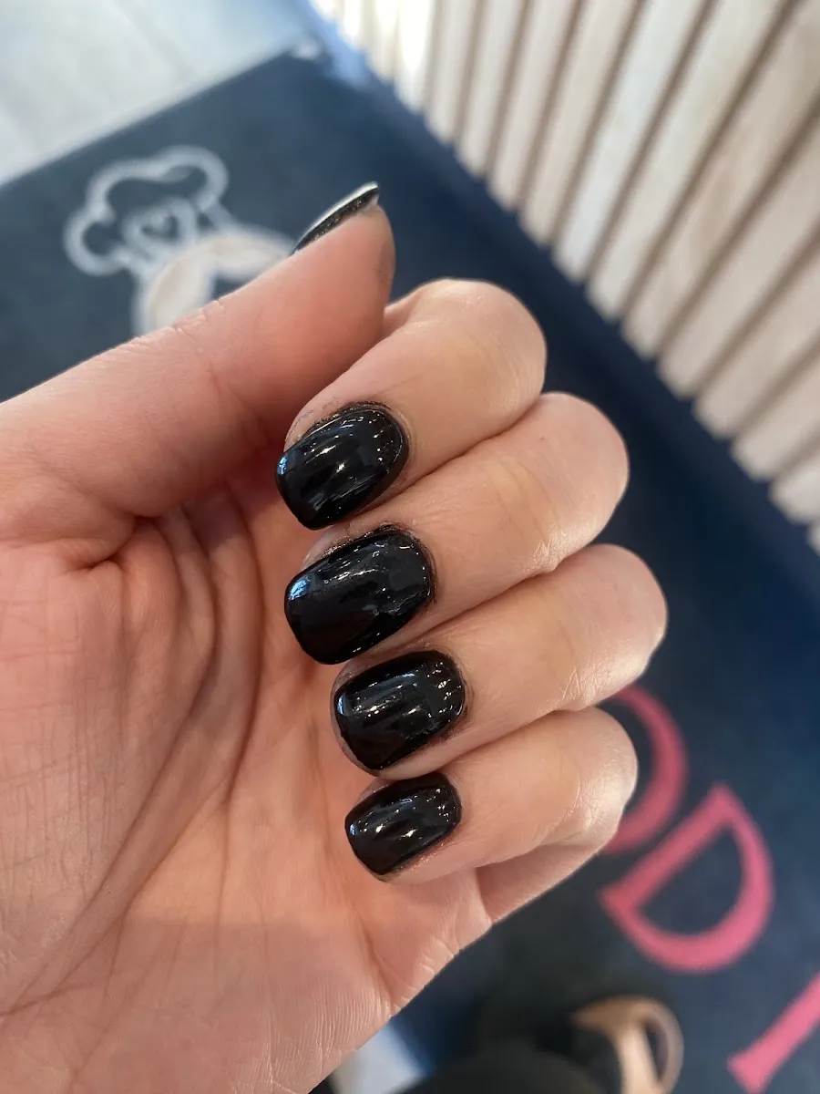 Lilac Nail & Spa, beauty salon at 301 Cathedral Parkway in Manhattan, New York