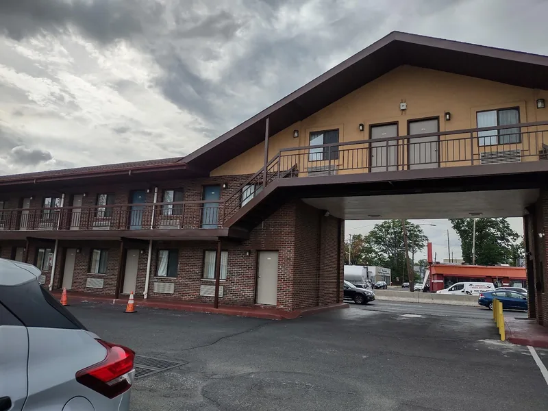 Linden Motor Inn, hotel at 2520 East Edgar Road in Staten Island, New York