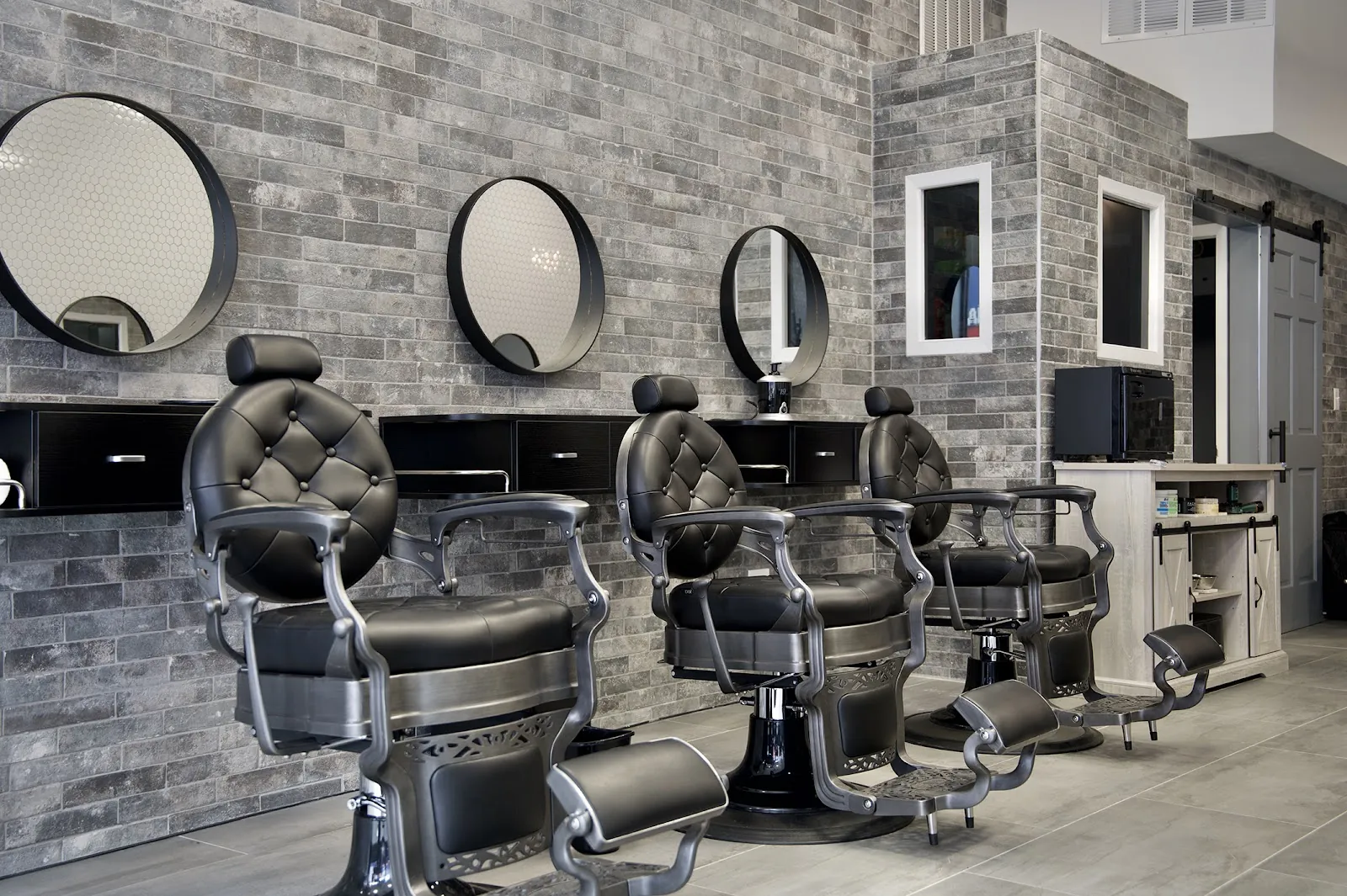 Liv's Barber Shop, hair salon at 859 Atlantic Avenue in Brooklyn, New York