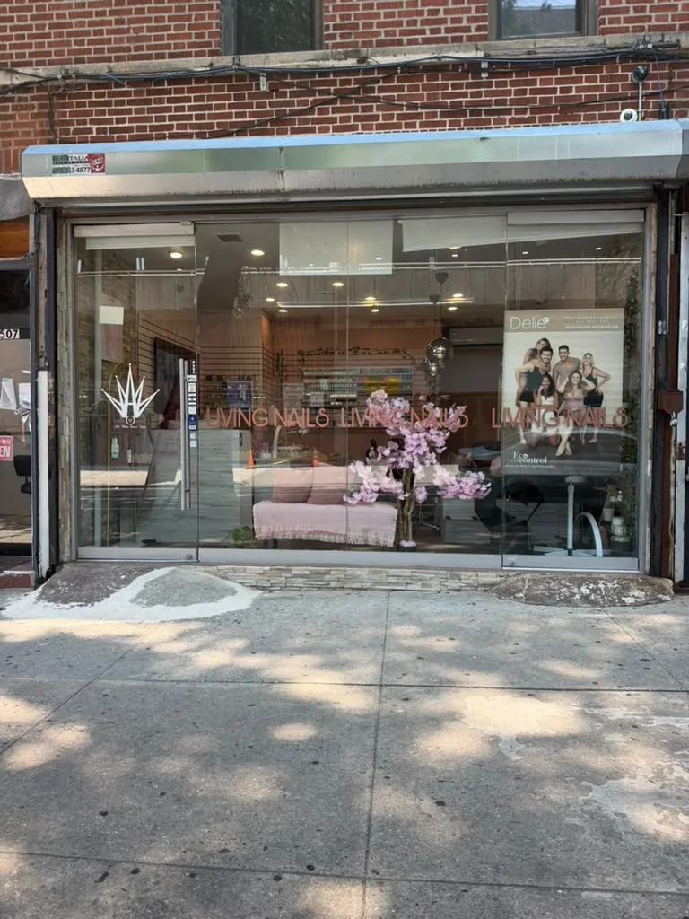 Living Nails, beauty salon at 509 85th Street in Brooklyn, New York