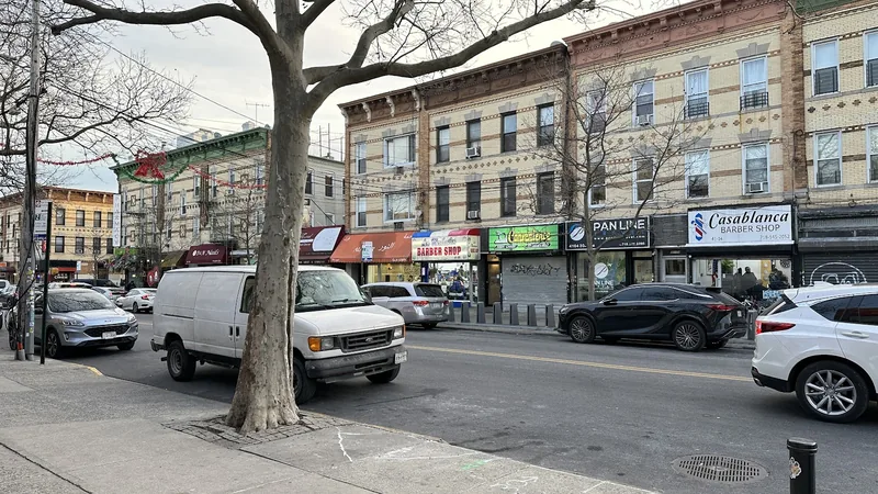 Los Muchachos Barber Shop, hair salon at 41-06 30th Avenue in Queens, New York