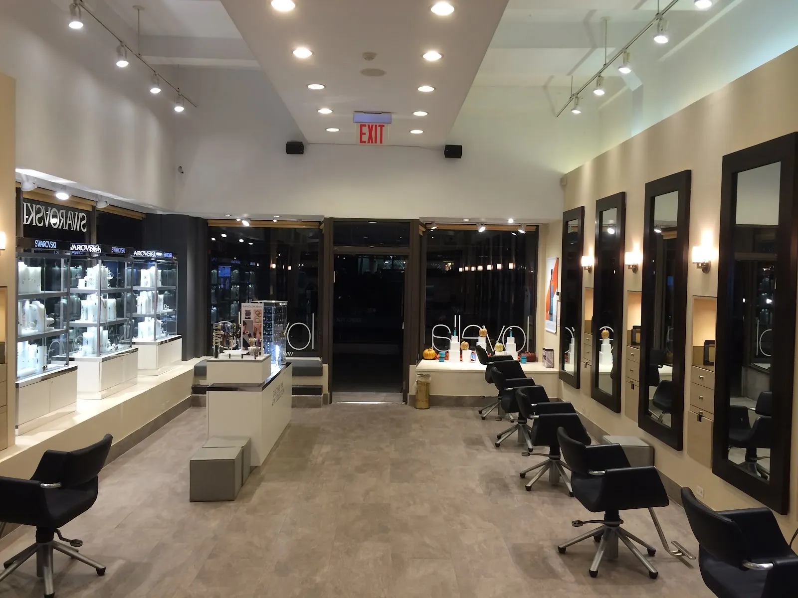 Lovella Salon, hair salon at 1302 2nd Avenue in Manhattan, New York