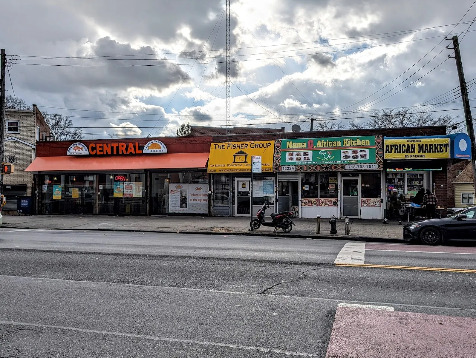 Mama G. African Kitchen, african kitchen at 1322A East Gun Hill Road in The Bronx, New York