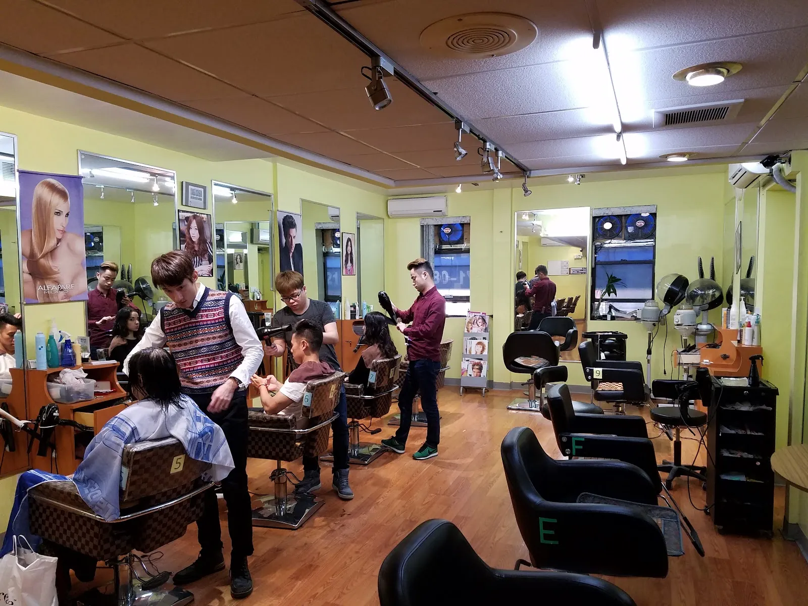 Mian Tian Sing Hair Salon & Nail, beauty salon at 170 Canal Street in Manhattan, New York