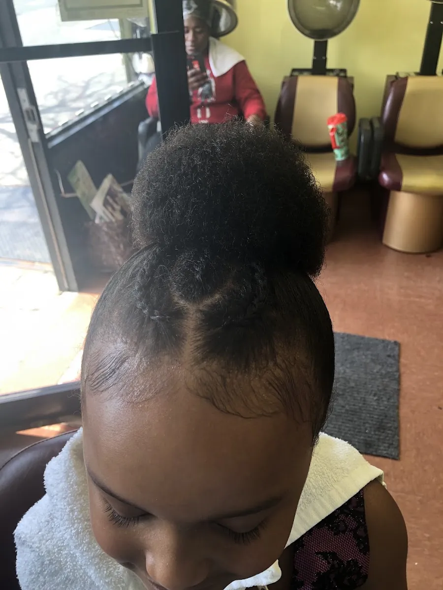 Milly Beauty Center, hair salon at 203-03 Hollis Avenue in Queens, New York