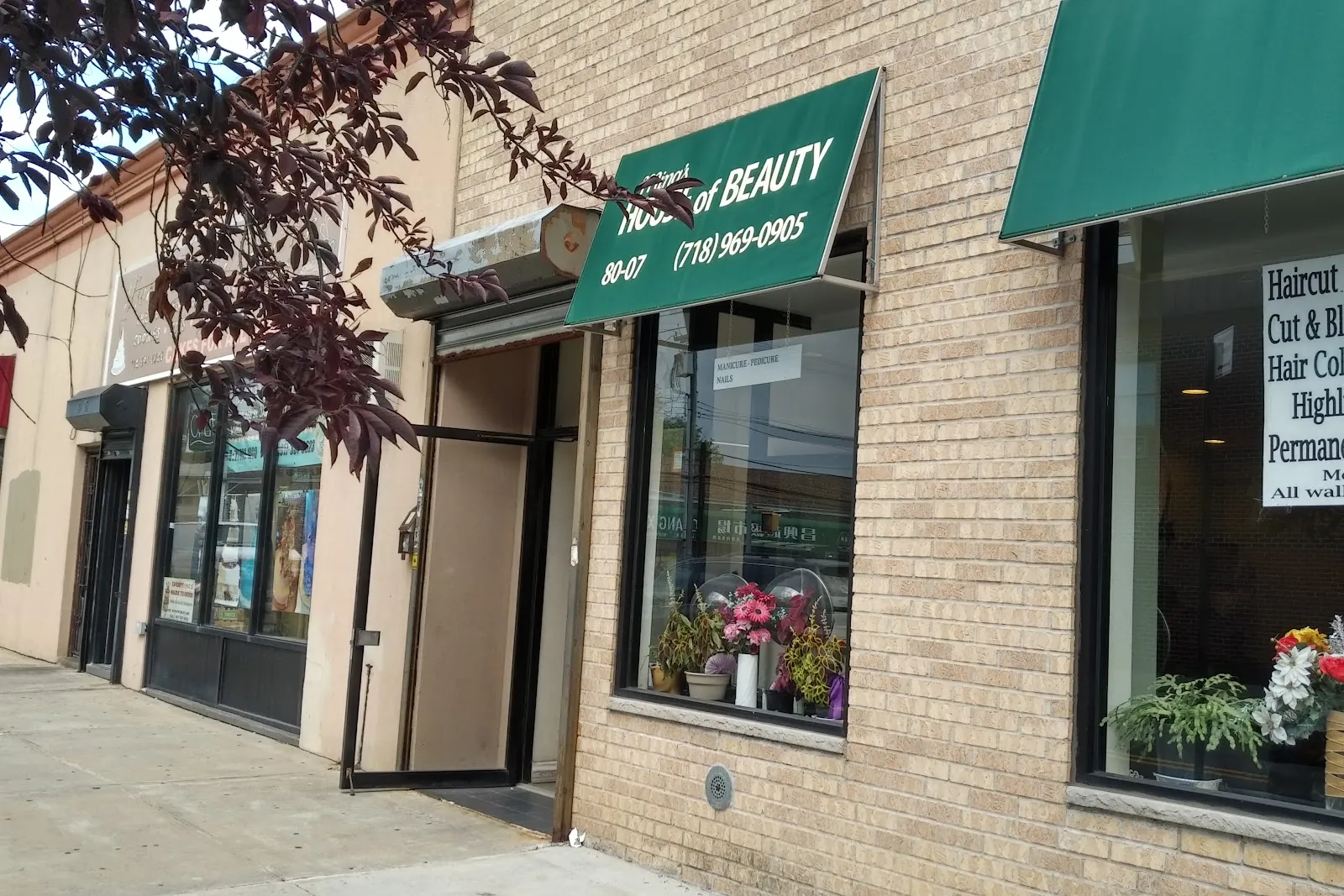 Mina's House of Beauty, beauty salon at 80-07 168th Street in Queens, New York