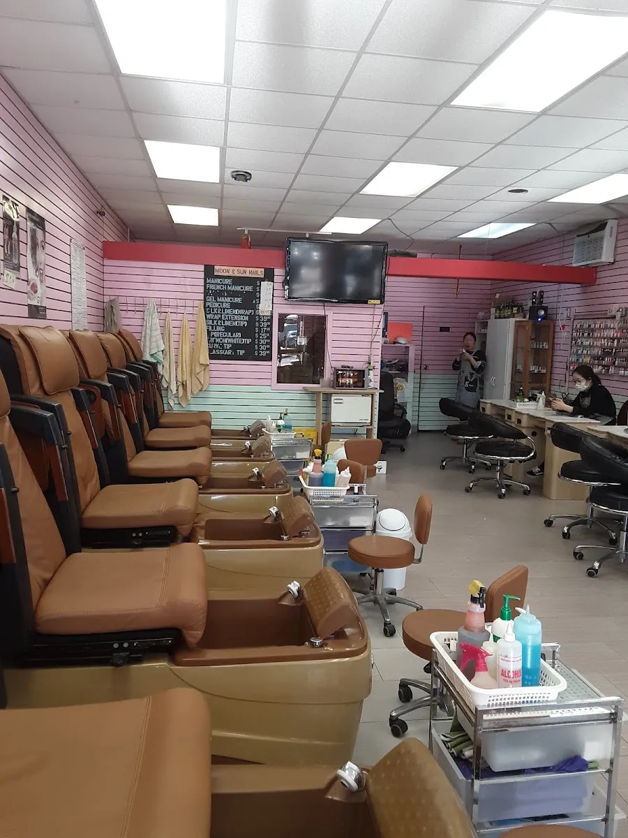 Moon & Sun Nails, beauty salon at 227-23 Merrick Boulevard in Queens, New York