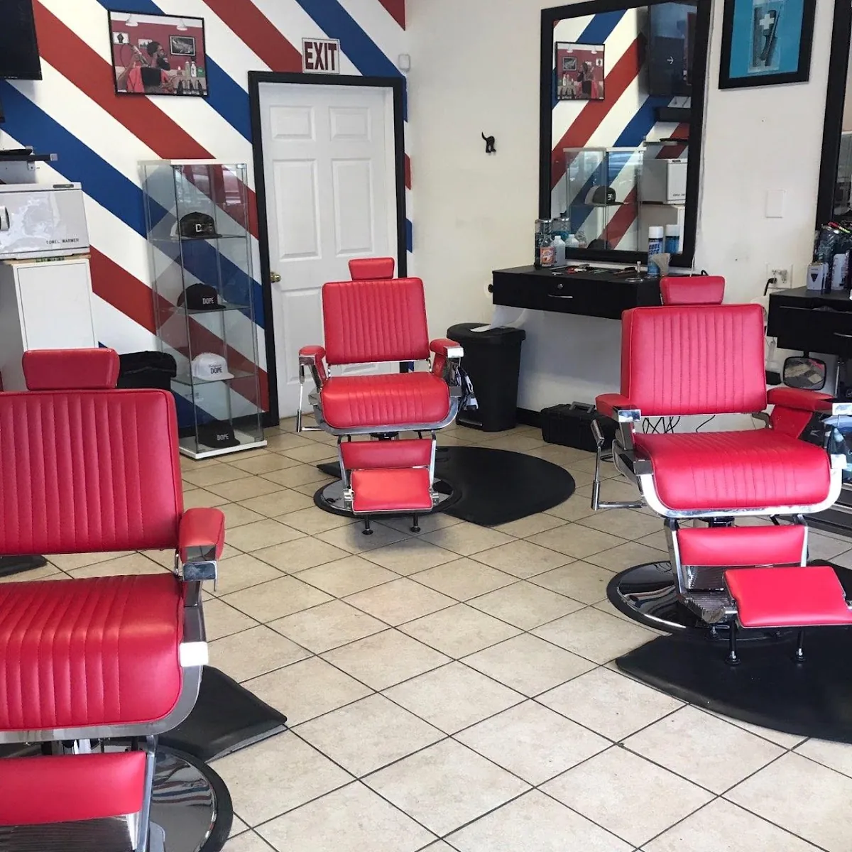 New Image Barber Shop, hair salon at 126-15 Merrick Boulevard in Queens, New York
