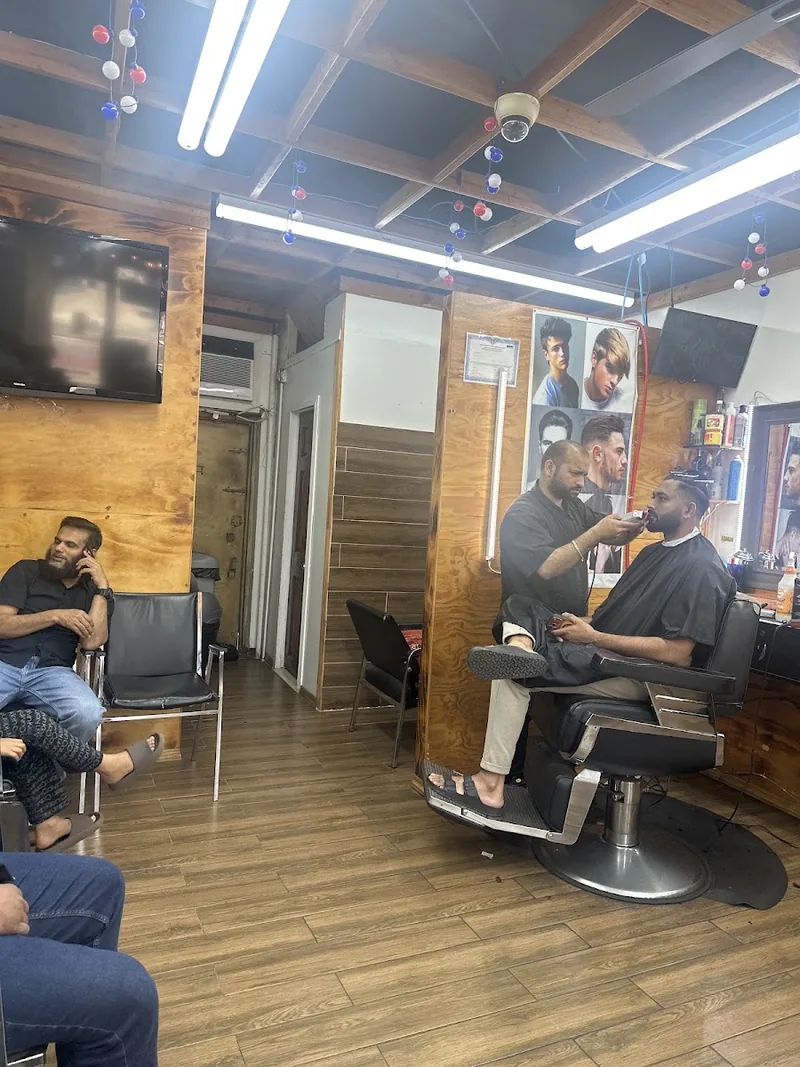 New Moon Barber Shop, hair salon at 169-06 Hillside Avenue in Queens, New York