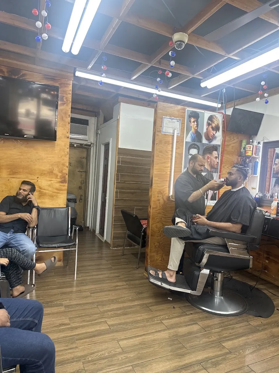 New Moon Barber Shop, hair salon at 169-06 Hillside Avenue in Queens, New York