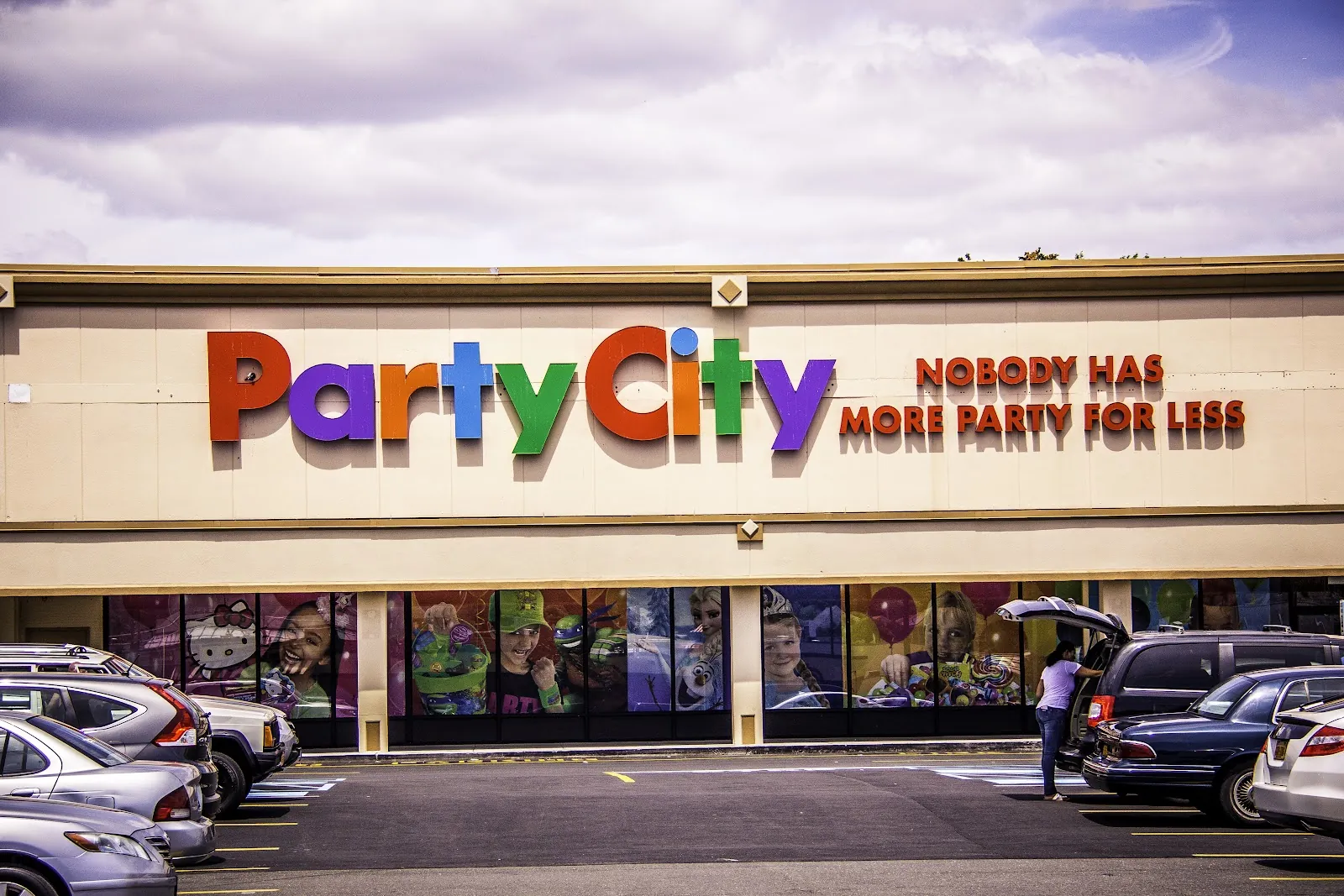 Party City, party rentals at 1549 Forest Avenue in Staten Island, New York