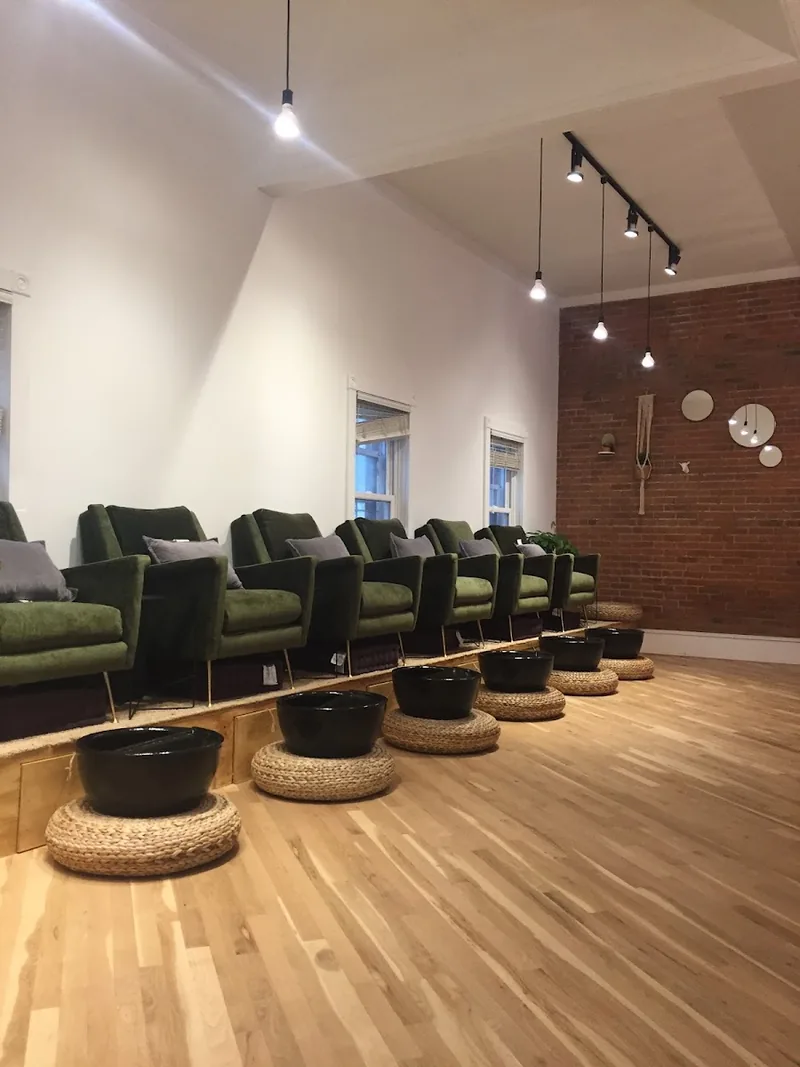 pH7 Nails & Sugaring, beauty salon at 104 South Oxford Street in Brooklyn, New York