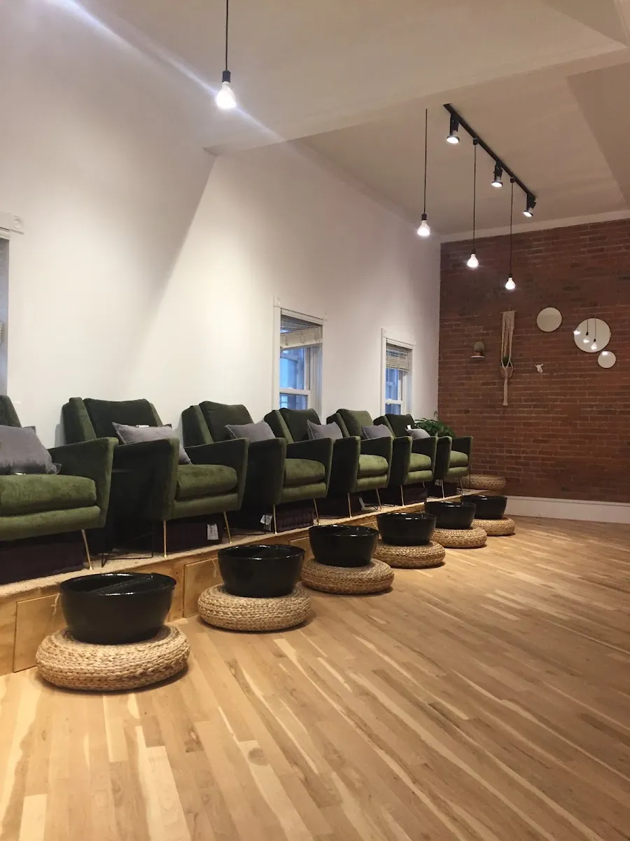 pH7 Nails & Sugaring, beauty salon at 104 South Oxford Street in Brooklyn, New York