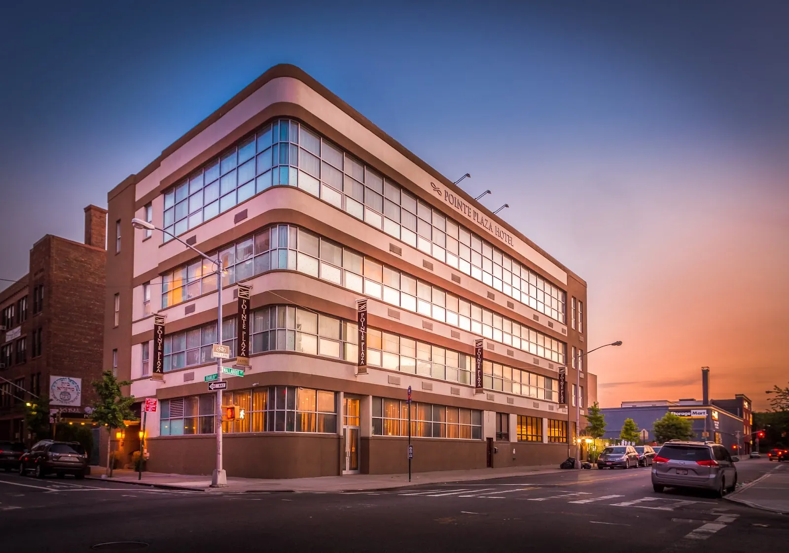 Pointe Plaza Hotel, hotel at 2 Franklin Avenue in Brooklyn, New York