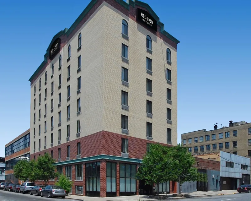 Red Lion Inn & Suites, hotel at 42-24 Crescent Street in Queens, New York