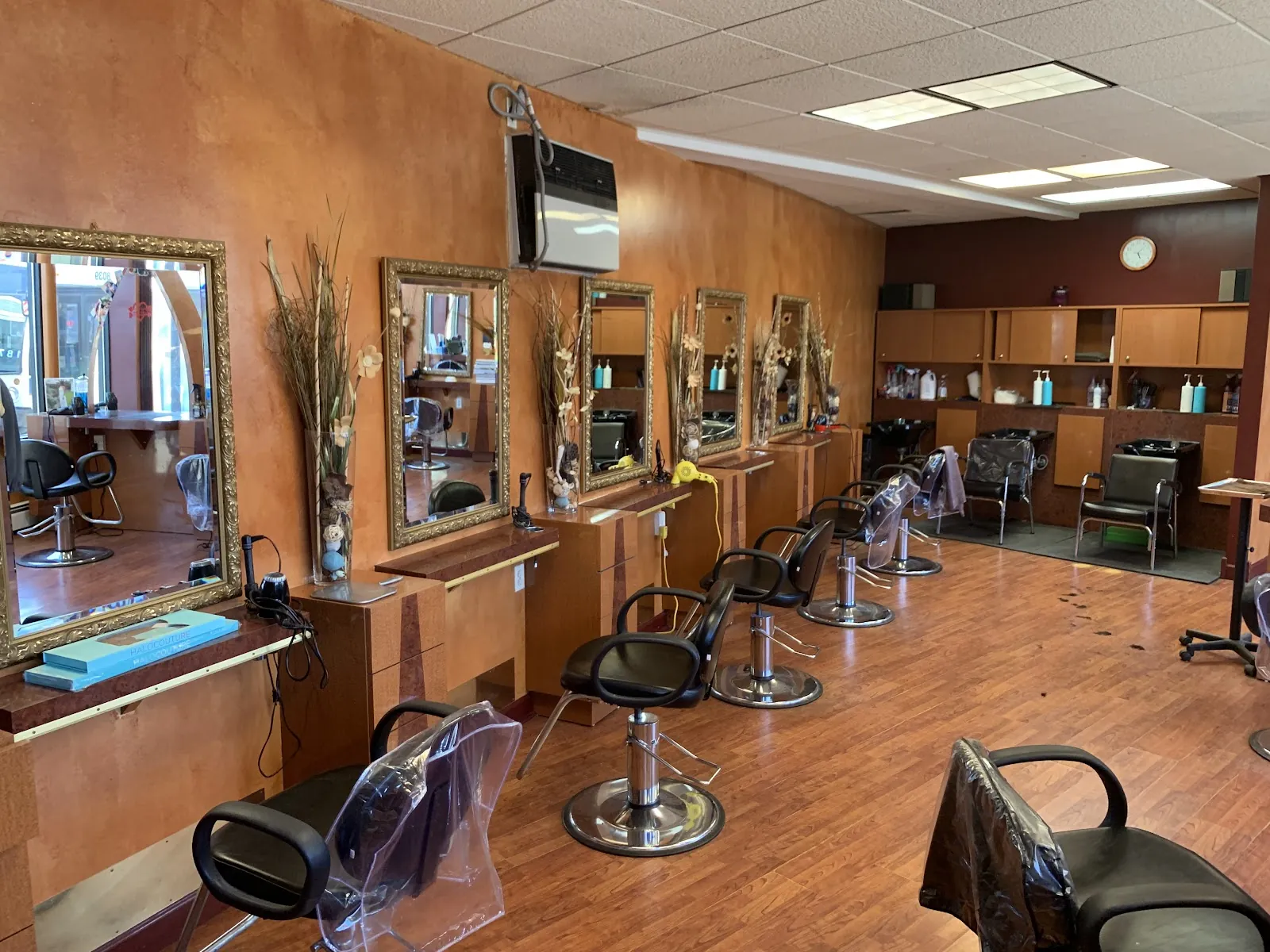 Reflection Hair Salon, hair salon at 267-10 Hillside Avenue in Queens, New York